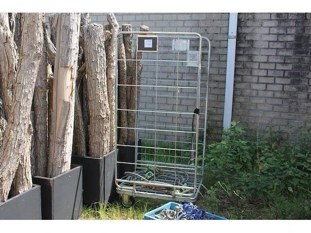 Rolcontainer. - afbeelding 1 van  2