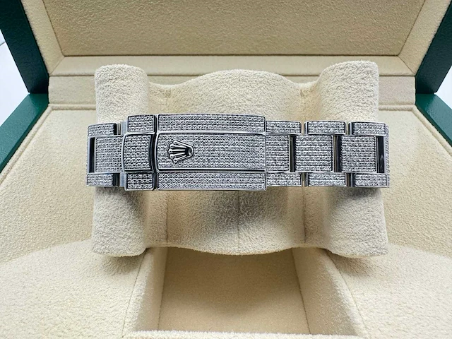 Rolex - datejust 41 | 126300 | full "iced" out with natural diamonds - afbeelding 10 van  13