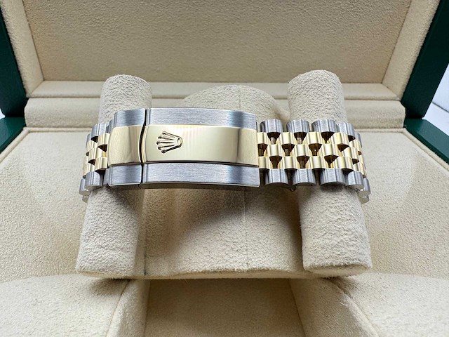 Rolex datejust 36 | olive with diamonds on 6&9 | new | 2025 - afbeelding 7 van  10