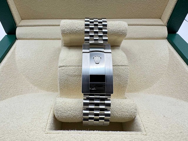 Rolex datejust 41 126300 | black | new | 2025 - afbeelding 8 van  12