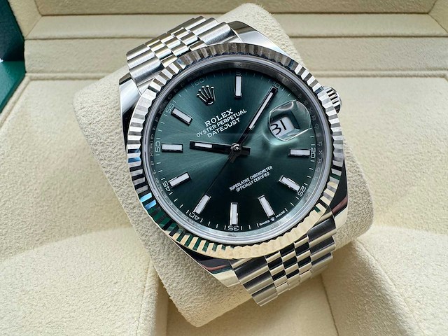 Rolex datejust 41 | mint green | 126334 | 2025 | new - afbeelding 1 van  12
