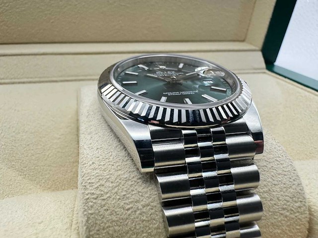 Rolex datejust 41mm mint green 2025 full set - afbeelding 7 van  9