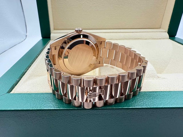 Rolex day-date 40 228235 | olive dial | 2025 | new - afbeelding 10 van  12