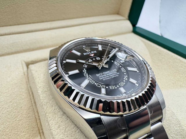 Rolex sky-dweller 336934 | black dial | 2025 | new - afbeelding 2 van  12