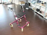 Rollator met wandelstokhouder. let op! een handrem defect.