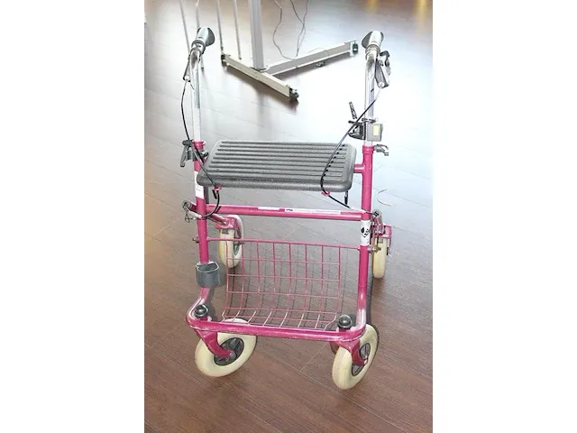 Rollator met wandelstokhouder. let op! een handrem defect. - afbeelding 2 van  2