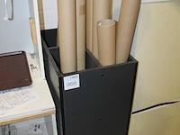 Rollenhouder met vier vakken en enkele kartonnen kokers. afmeting 40 x 60 x 93 cm - afbeelding 2 van  2