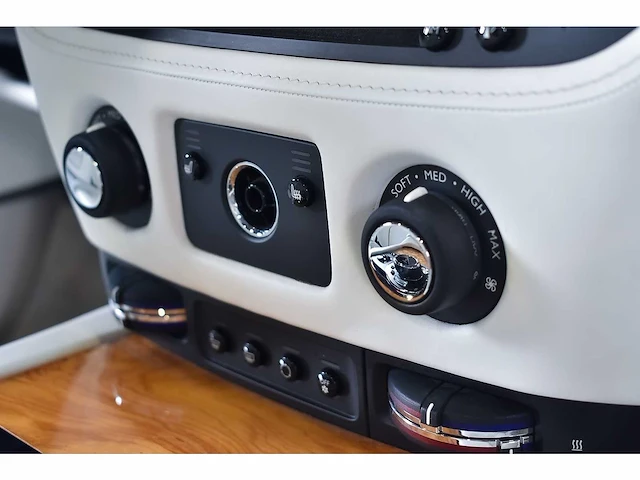 Rolls royce dawn convertible 6,6l v12 - 2017 - afbeelding 94 van  100