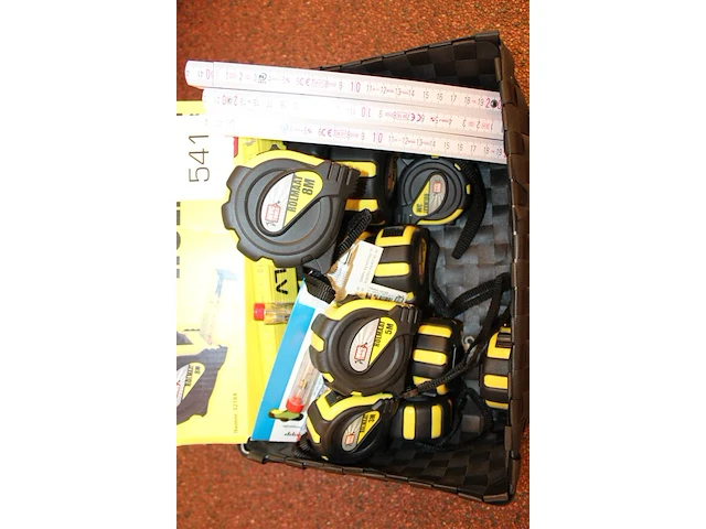 Rolmaten, spanningzoekers en duimstok in bak (20 stuks). - afbeelding 2 van  2
