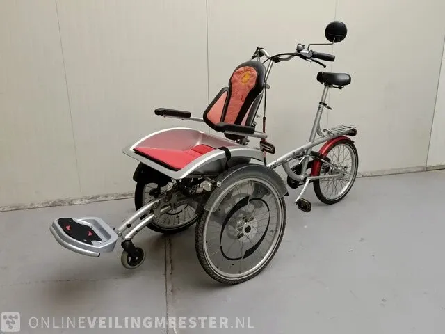 Rolstoelfiets van raam, o'pair² - afbeelding 1 van  9