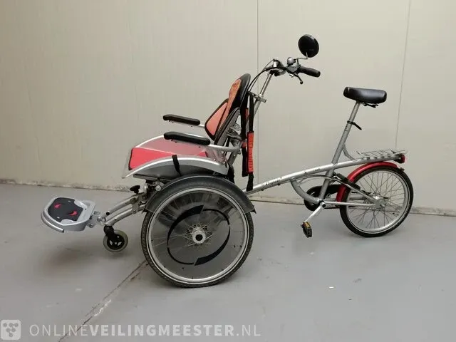 Rolstoelfiets van raam, o'pair² - afbeelding 2 van  9