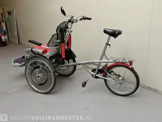 Rolstoelfiets van raam, o'pair² - afbeelding 3 van  9