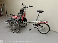 Rolstoelfiets van raam, o'pair² - afbeelding 3 van  9