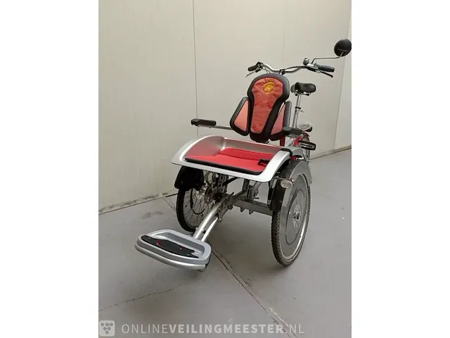 Rolstoelfiets van raam, o'pair² - afbeelding 5 van  9