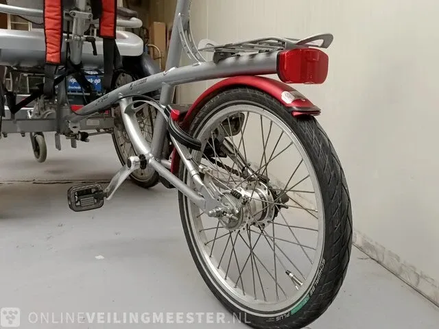 Rolstoelfiets van raam, o'pair² - afbeelding 7 van  9