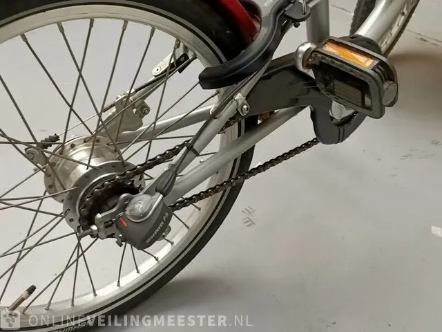 Rolstoelfiets van raam, o'pair² - afbeelding 9 van  9