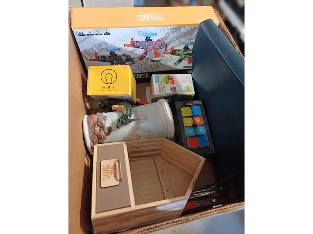 Rommelmarkt bananedoos vol - afbeelding 1 van  5
