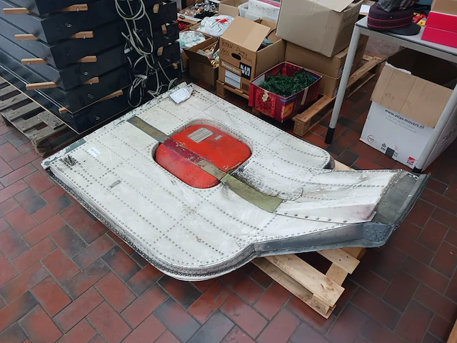 Rompdeur fokker, f100 rh mlg door - afbeelding 1 van  6