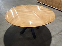 Ronde eiken eettafel – 140 cm – visgraat blad met stalen poot, eiken, 2024 - afbeelding 1 van  6
