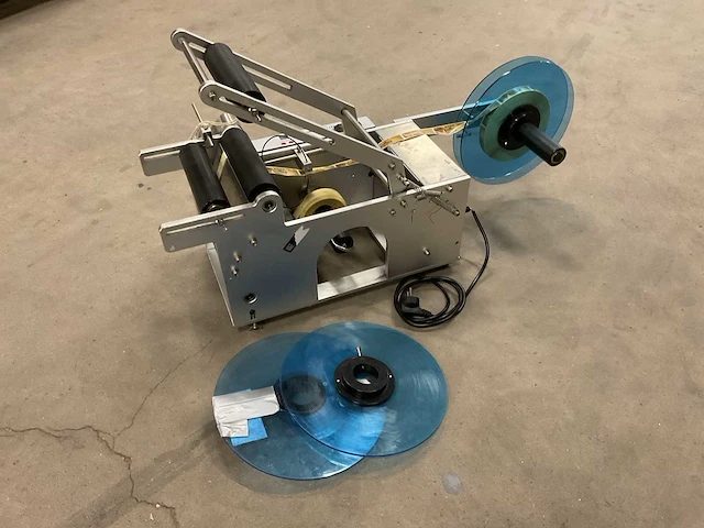 Ronde flessen etiketteer machine - afbeelding 1 van  3