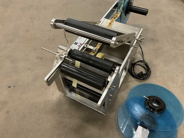 Ronde flessen etiketteer machine - afbeelding 2 van  3