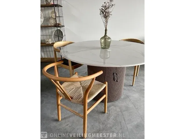 Ronde marmeren eettafel onetwentythree furniture, wit marmer / beige, bouwjaar 2022 - afbeelding 1 van  6