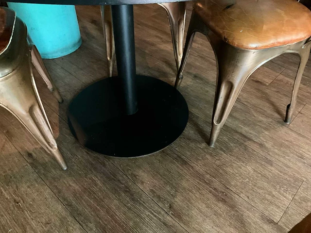 Ronde restauranttafel met 4 stoelen (2x) - afbeelding 3 van  5