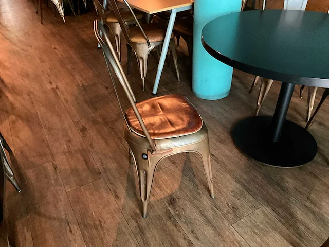 Ronde restauranttafel met 4 stoelen (2x) - afbeelding 5 van  5
