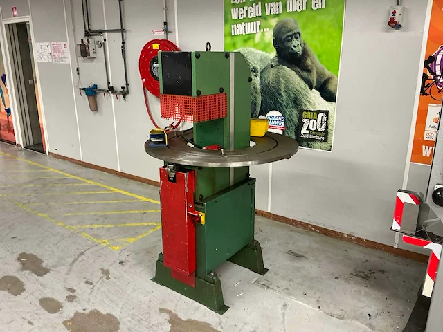 Ronde (revolver) stansmachine - afbeelding 1 van  11