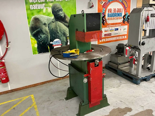 Ronde (revolver) stansmachine - afbeelding 5 van  11