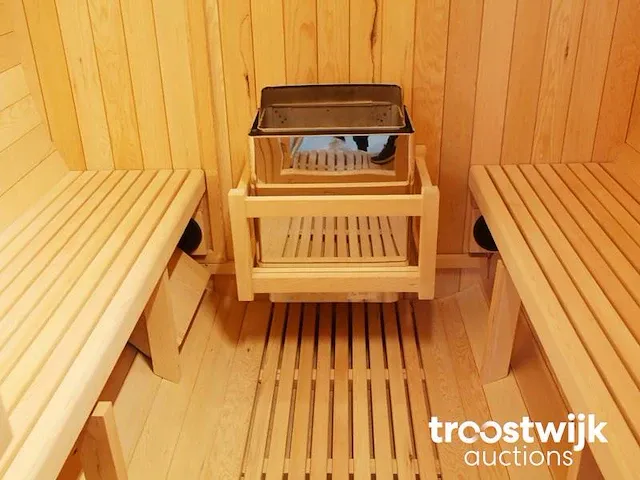 Ronde sauna met kachel voorzien van red cedar hout - 240 x 180cm - afbeelding 2 van  4