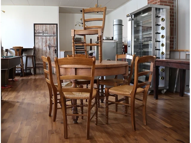 Ronde tafel - afbeelding 1 van  4