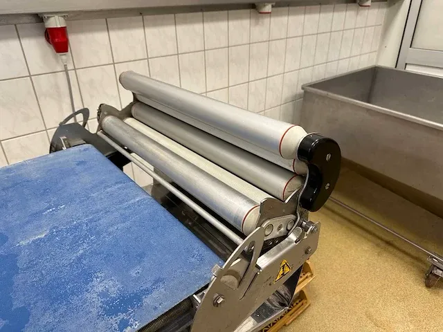 Rondo doge - rondostar sfs 660 - automatische rvs uitrolmachine - afbeelding 3 van  12