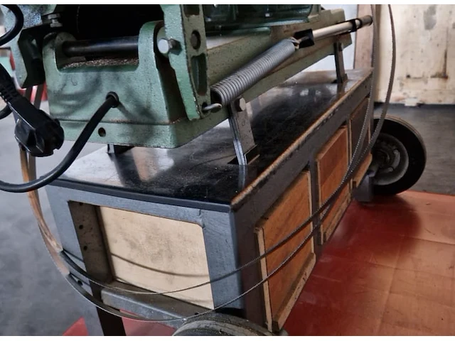 Rong fu rf-115 lintzaagmachine - afbeelding 8 van  9