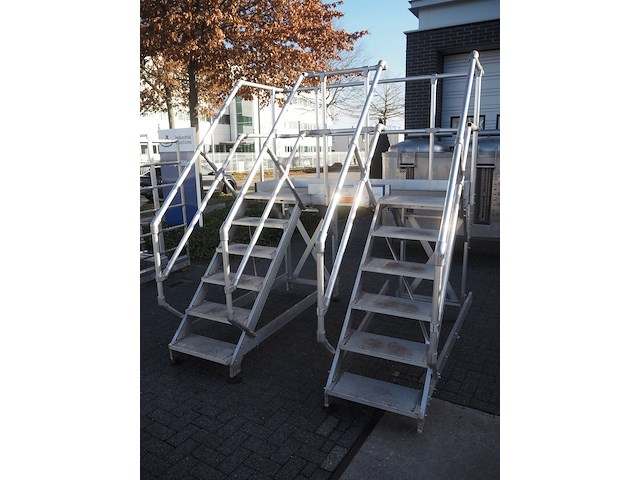 Roossien hoogwerktechniek - afbeelding 1 van  4