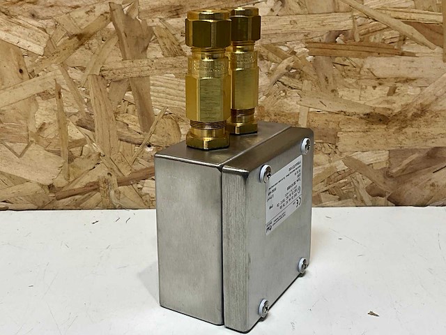 Rose rvs montagedoos met messing wartels (3x) - afbeelding 2 van  6