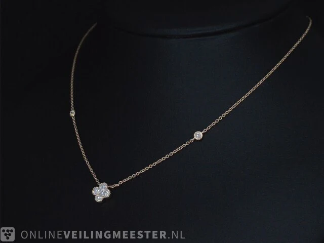 Rosegouden collier met diamanten hangers klaver vier - afbeelding 4 van  7