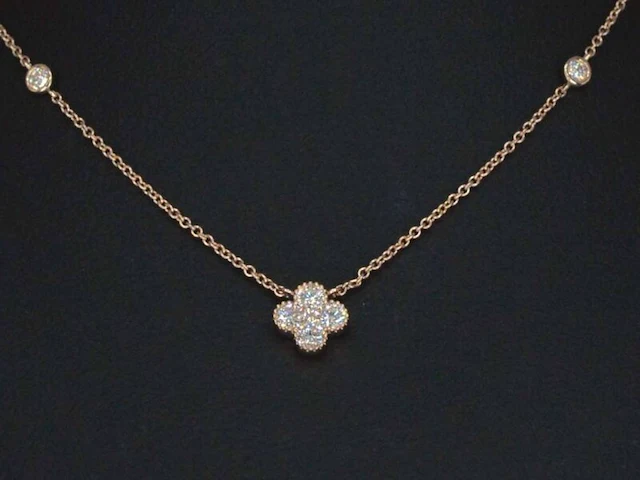 Rosegouden collier met diamanten hangers klaver vier - afbeelding 1 van  7