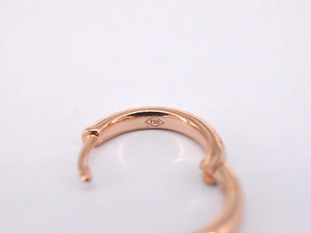 Rosegouden creolen met diamanten - afbeelding 8 van  10