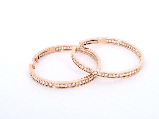 Rosegouden creolen met diamanten - afbeelding 7 van  10