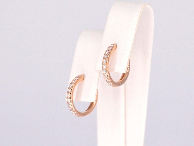 Rosegouden creolen met diamanten - afbeelding 4 van  9