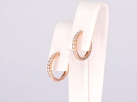 Rosegouden creolen met diamanten - afbeelding 4 van  9