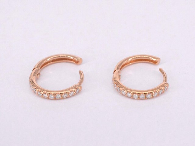 Rosegouden creolen met diamanten - afbeelding 7 van  9