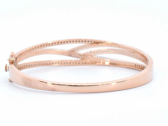 Rosegouden design armband met witte en zwarte briljanten diamanten - afbeelding 6 van  9