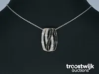 Rosegouden design hanger met witte en zwarte briljanten diamanten - afbeelding 2 van  8