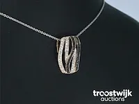 Rosegouden design hanger met witte en zwarte briljanten diamanten - afbeelding 4 van  8