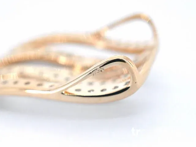 Rosegouden design hanger met witte en zwarte briljanten diamanten - afbeelding 6 van  8