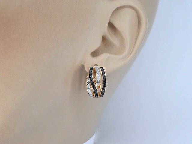 Rosegouden design oorbellen met witte en zwarte briljanten diamanten - afbeelding 6 van  12