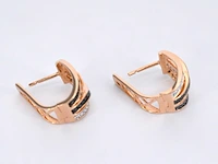 Rosegouden design oorbellen met witte en zwarte briljanten diamanten - afbeelding 10 van  12