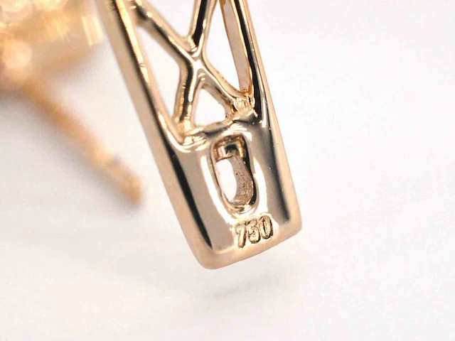 Rosegouden design oorbellen met witte en zwarte briljanten diamanten - afbeelding 11 van  12